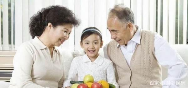 爷爷和姥爷吃瓜视频在线观看,重温家族温馨时光